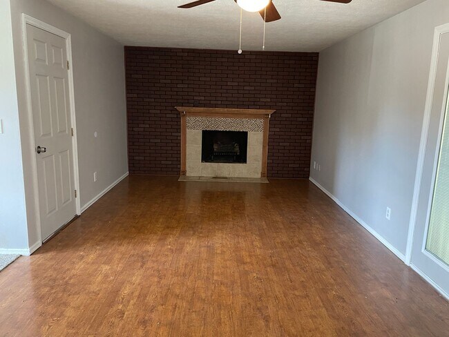 Foto del edificio - 4 Bedroom Home in Huber Heights