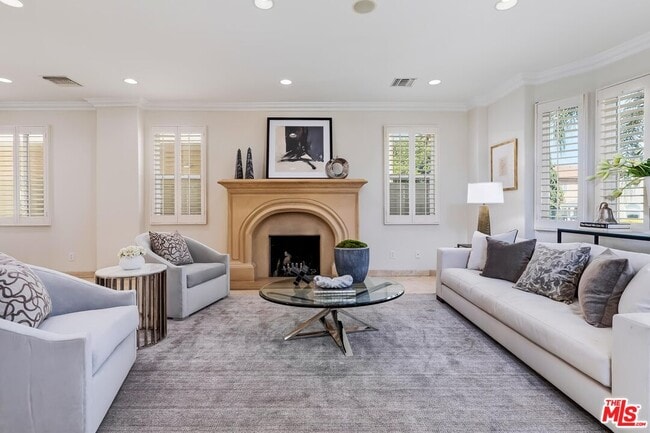 Building Photo - 1471 S Crest Dr