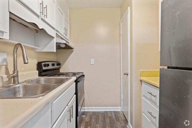 1BR, 1BA - 860SF - Kitchen - Summer Rise Apartments