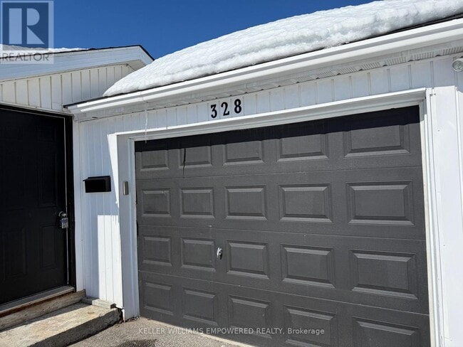 Building Photo - 328 Little Ave