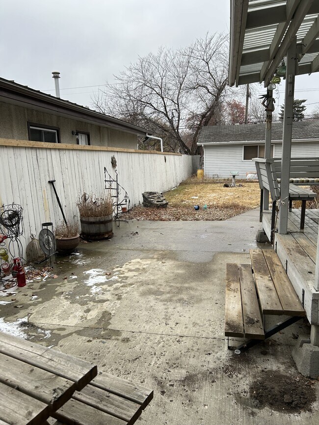 Building Photo - 11864-11858 58 St NW