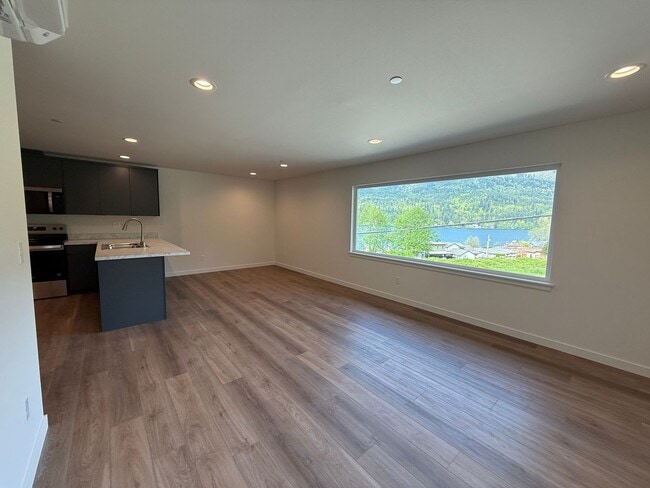Building Photo - 705 W Lake Samish Dr