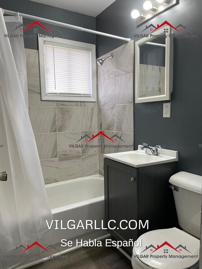 Building Photo - 2-bedroom, 1-bathroom slab home in Gary In...