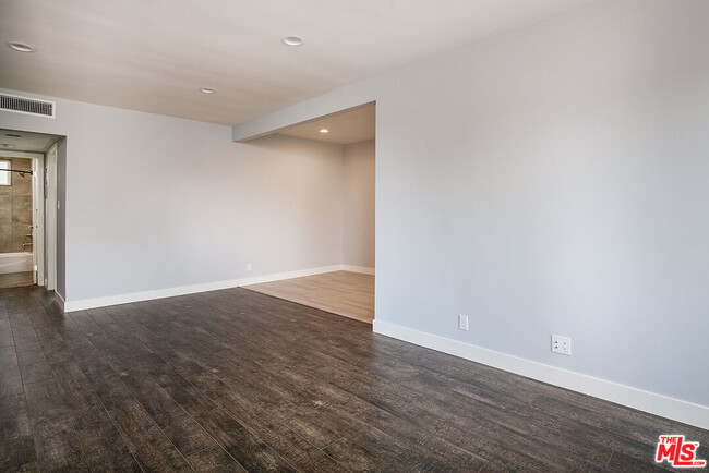 Building Photo - 1136 Spazier Ave