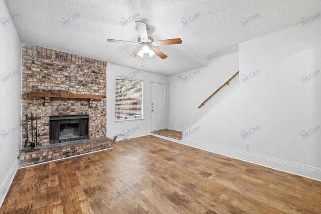 Building Photo - 800 Bluebonnet Dr