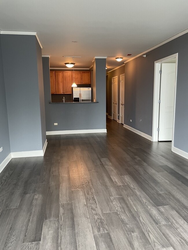 Building Photo - 450 E Waterside Dr
