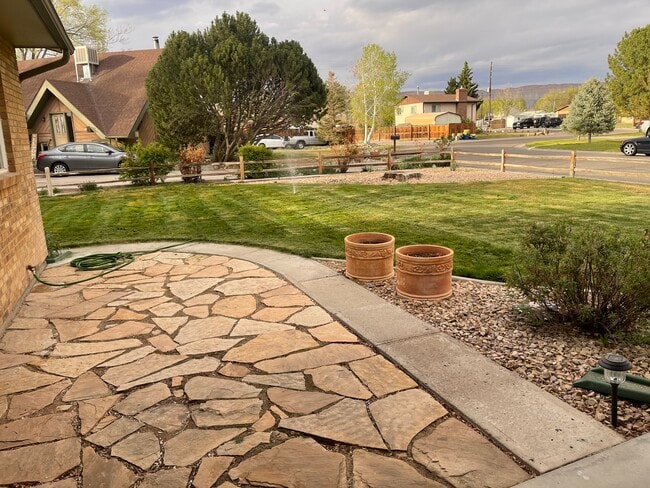 Building Photo - 595 McMullin Dr