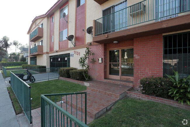 Building Photo - 1131 Elden Ave