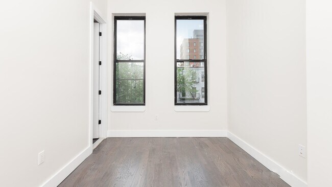 Building Photo - 225 Suydam St