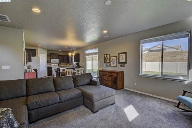 Building Photo - 1710 SW Panorama Dr
