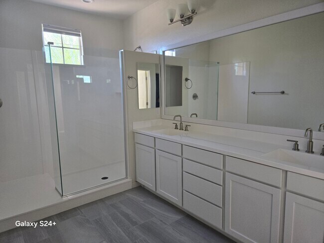 Foto del edificio - 1564 W Redwood Ln