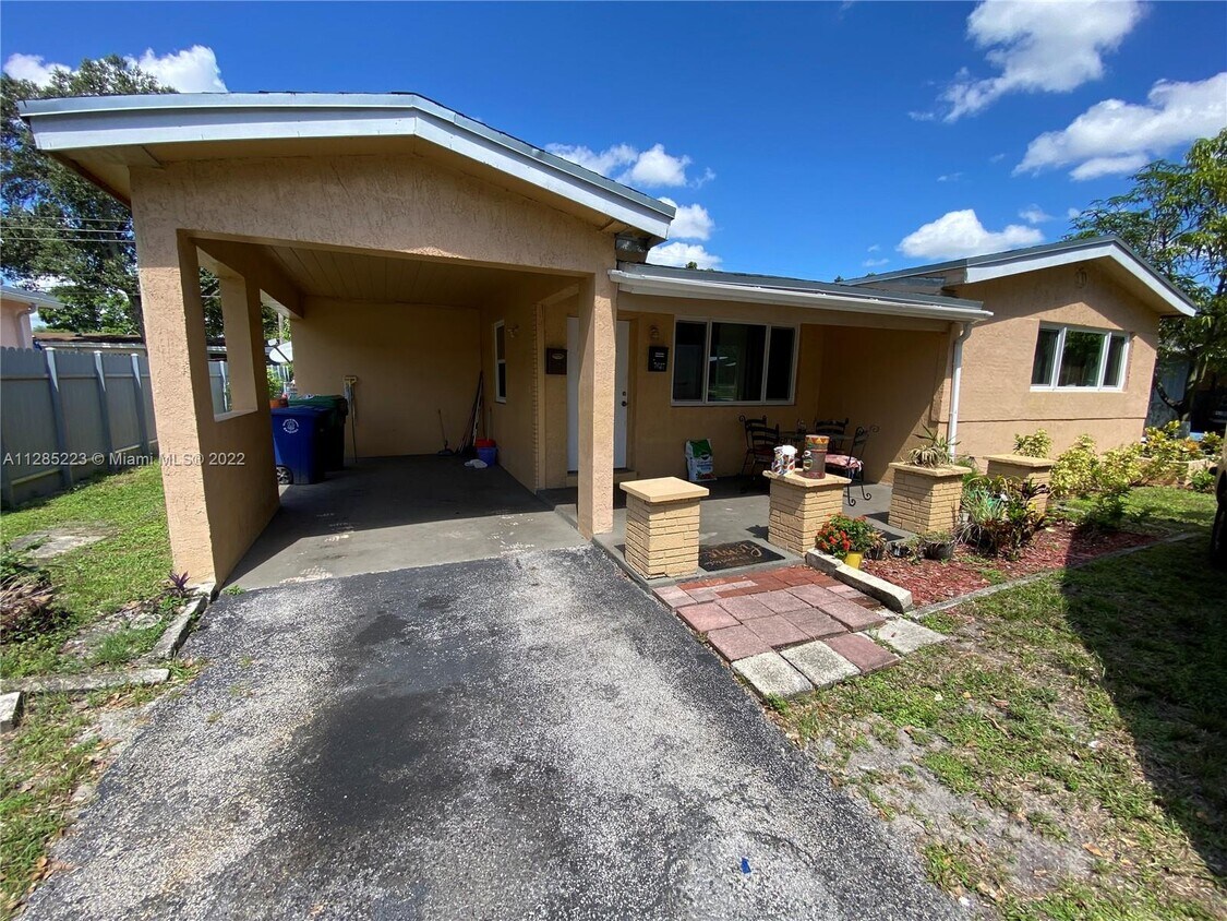 Building Photo - 7637 Miramar Pkwy