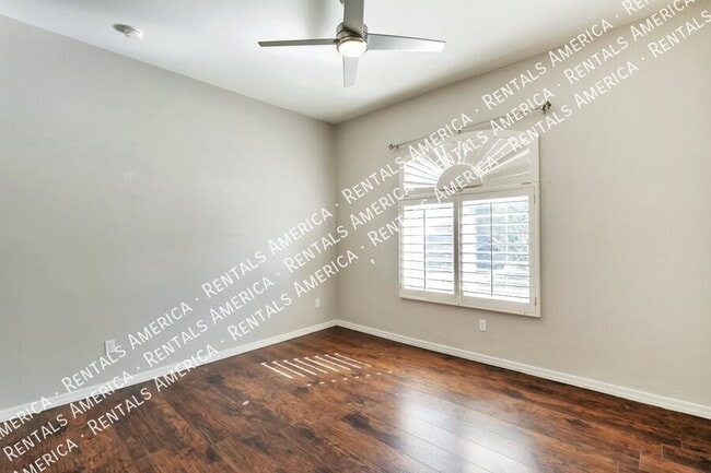 Foto del edificio - 561 E Via Puente De La Lluvia