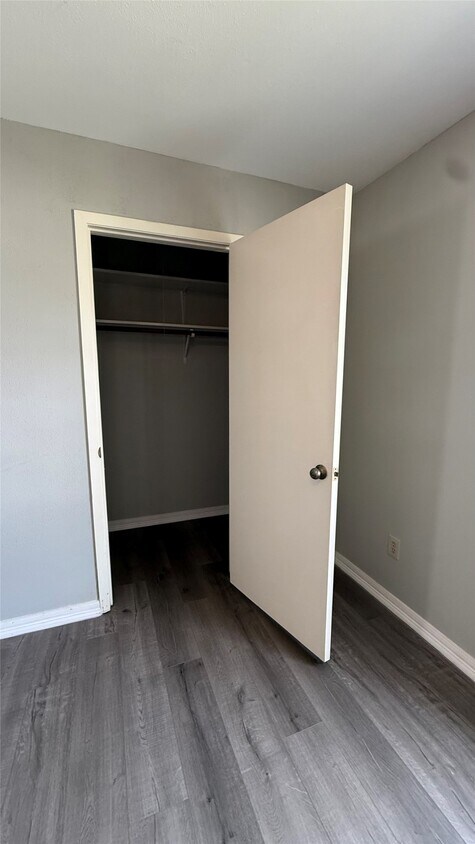 Building Photo - 8730 Glen Meadow Ln