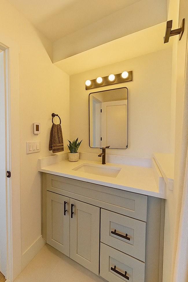 Building Photo - 1150 Nile St