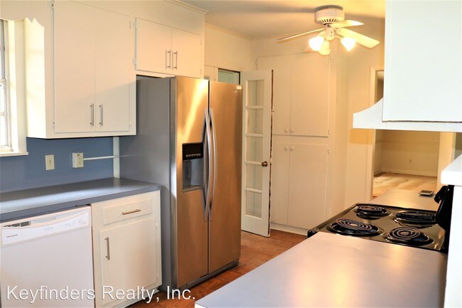 Building Photo - 3 br, 2 bath House - 5865 Chandler Drive