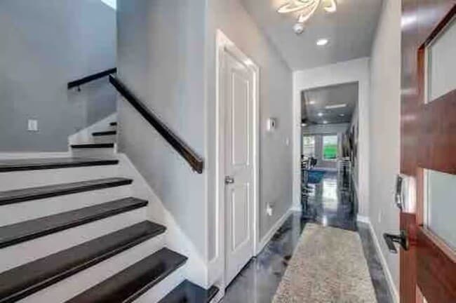 Foto del edificio - 7925 Brandon St