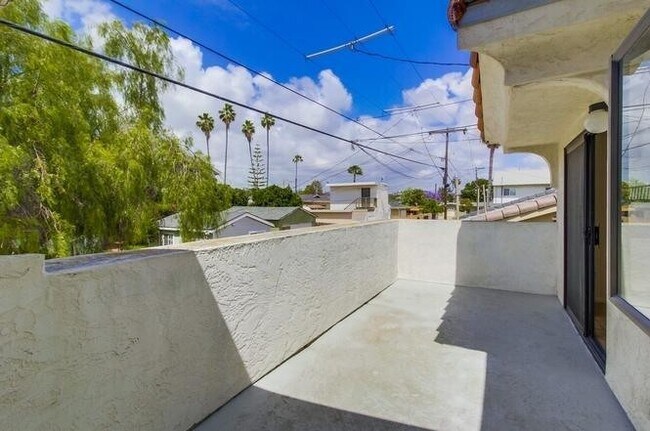 Foto del edificio - 3BD/3BA Townhome Available in Pacific Beach! ***Get a discounted price for $4,400 if you move in ...