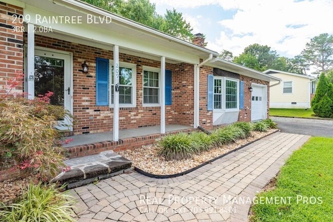 Photo - 209 Raintree Blvd House