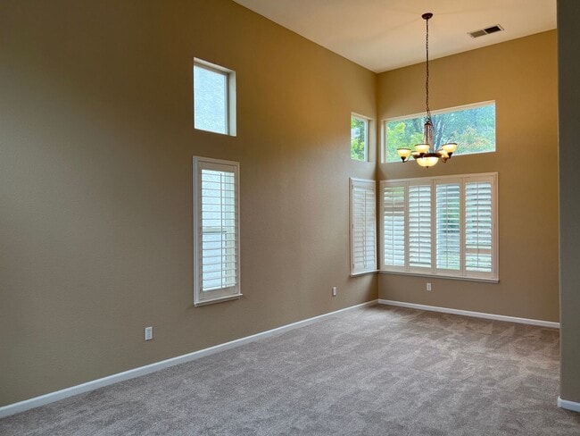 Building Photo - Beautiful 4 Bedroom 3 Bathroom in Folsom