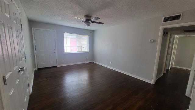 Foto del edificio - 4716 Old Benbrook Rd