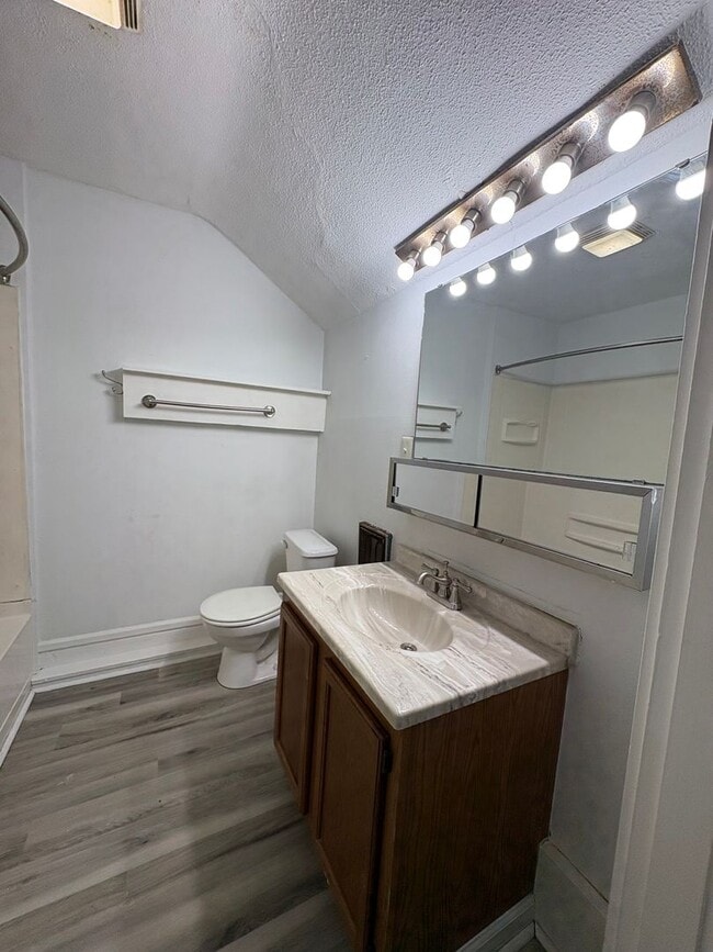 Building Photo - 134 Central Ave