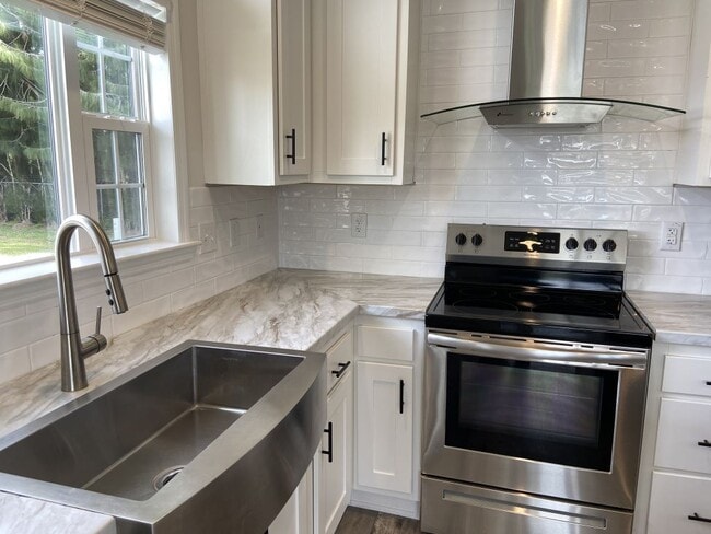 Building Photo - 433 Union St