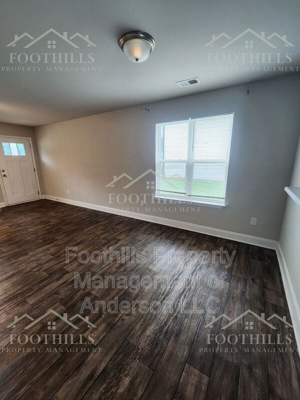 Building Photo - 102 David St