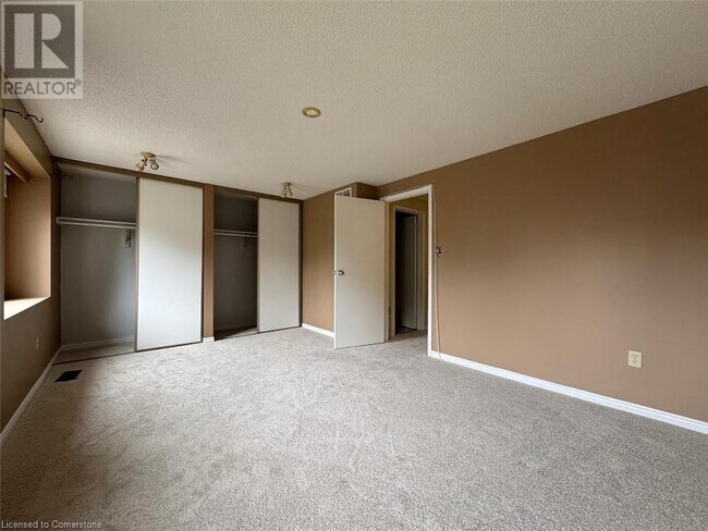 Building Photo - 20 Paulander Dr