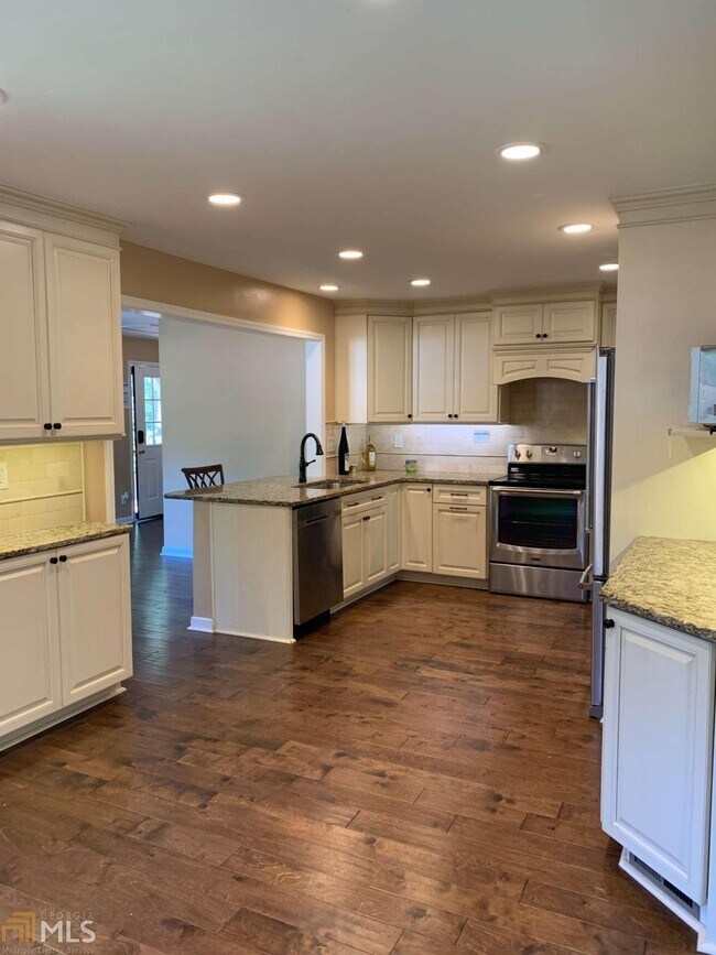 Building Photo - 3119 Garden Ln Dr
