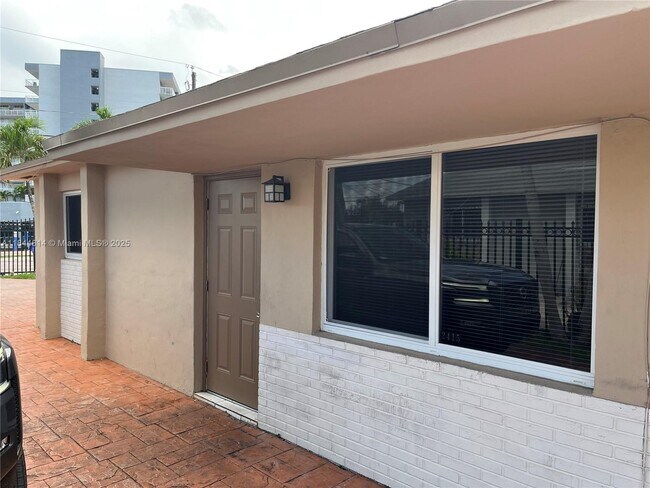 Foto del edificio - 2415 NW 18th Terrace
