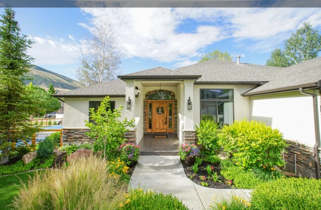 Building Photo - 1624 Cypress Point Way