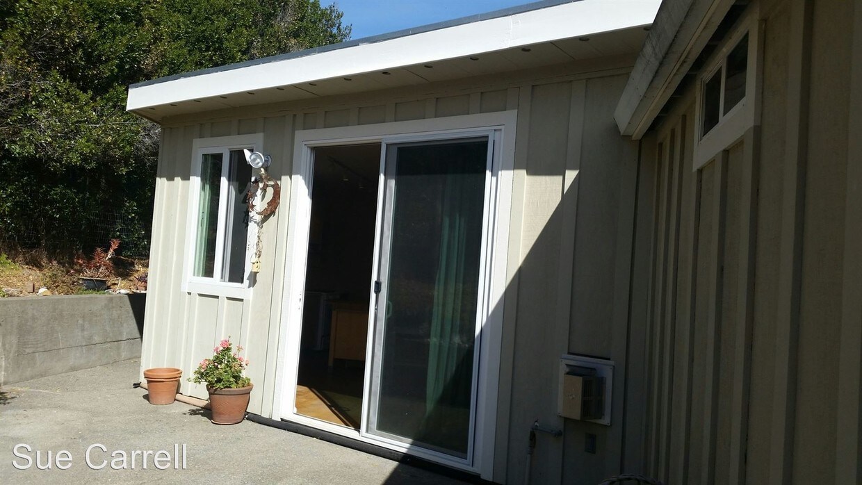 Foto principal - 8065 Elphick Rd