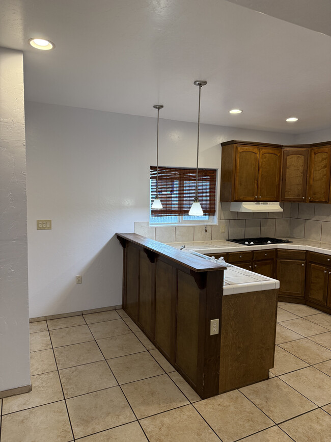 Kitchen and bar stool table - 2219 E Tyler Ave