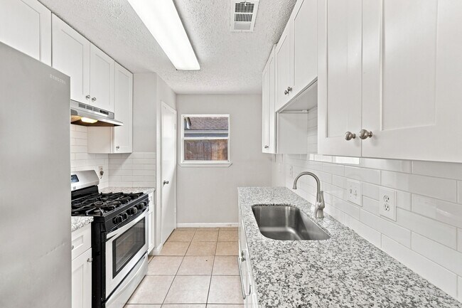 Building Photo - 19459 Cypress Arbor Dr