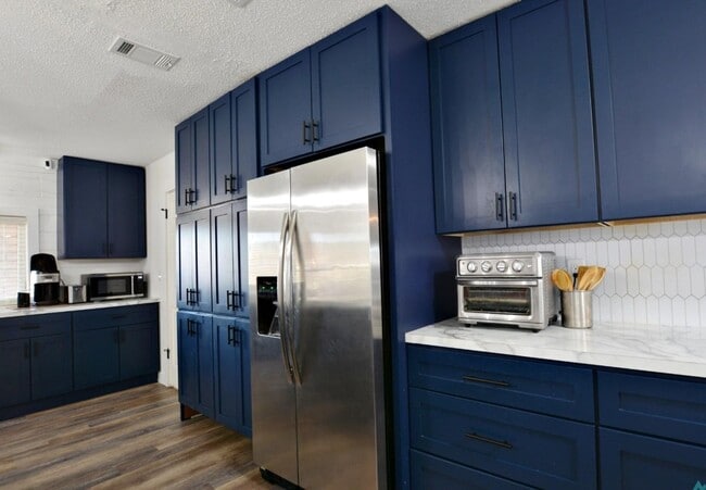 Building Photo - Beautifully Renovated 3bd/2ba home in Portales; Available 8/1/26