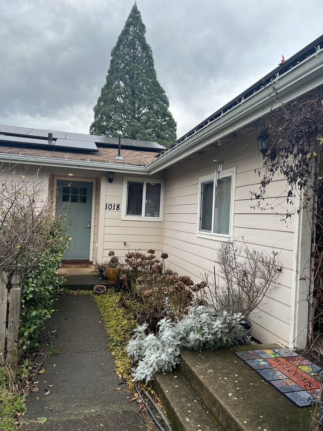 Building Photo - 1018 NW 10th St