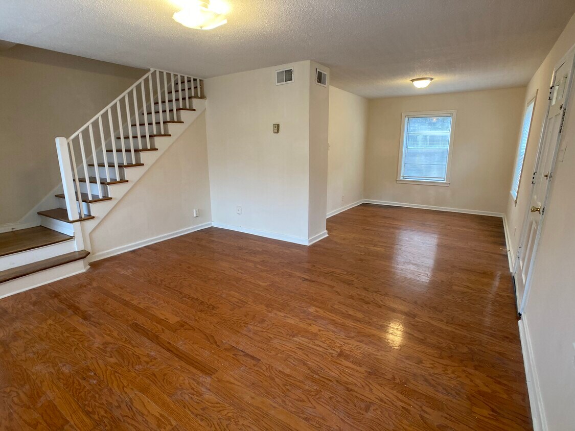 Primary Photo - 1640 Valley Ave