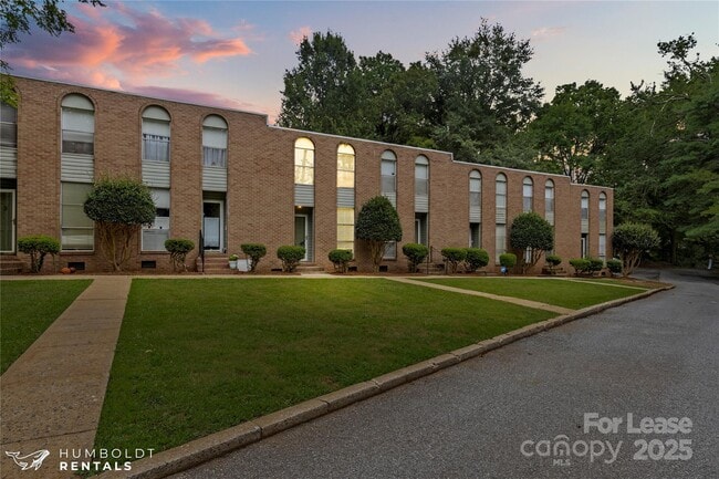 Building Photo - 301 Eagle Rd
