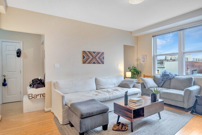 Foto del edificio - 1458 Columbia Rd NW