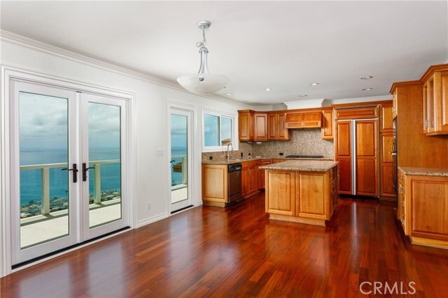 Foto del edificio - 575 Nyes Pl