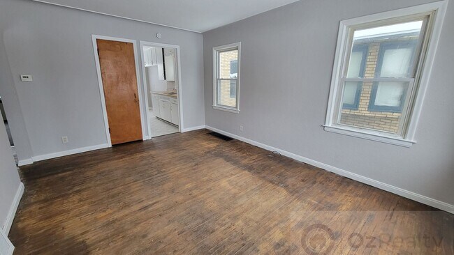 Foto del edificio - Charming Three-Bedroom Home in DeVeaux Nei...