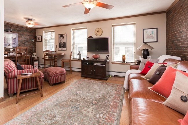 Unit Living Room - 176-178 North St