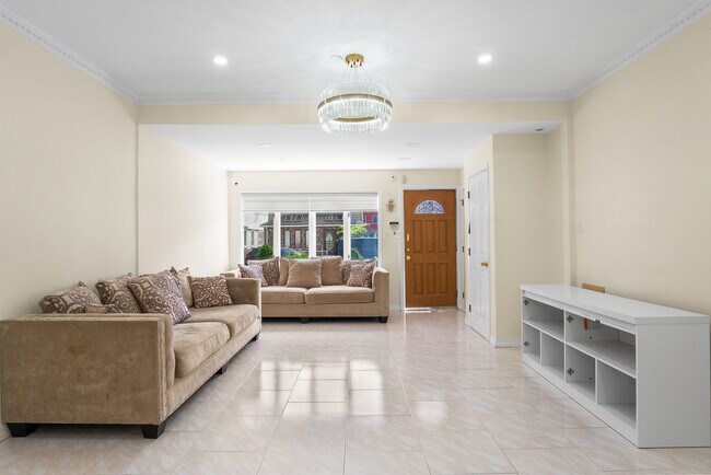 Foto del edificio - 2066 Batchelder St
