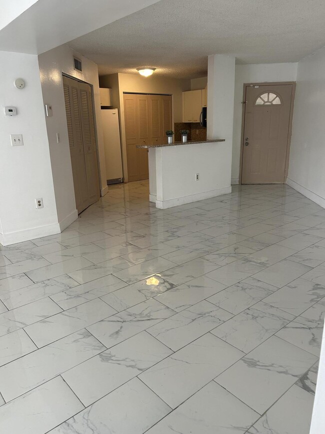 Foto del edificio - 6296 NW 186th St