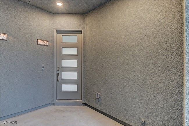 Building Photo - 600 Carriage Hill Dr