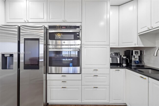 Foto del edificio - 600 Three Islands Boulevard