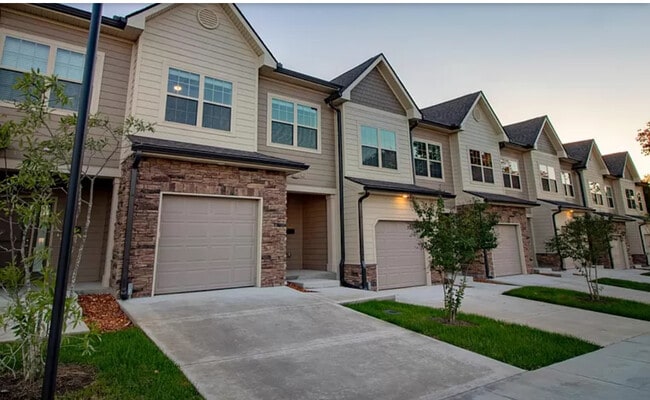 Beautiful townhome at 230 Signature Place - 230 Signature Pl