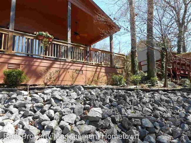 Building Photo - 2 br, 1.5 bath House - 173 Barbary Road