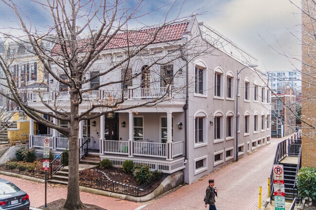 Building Photo - 2142 O St NW